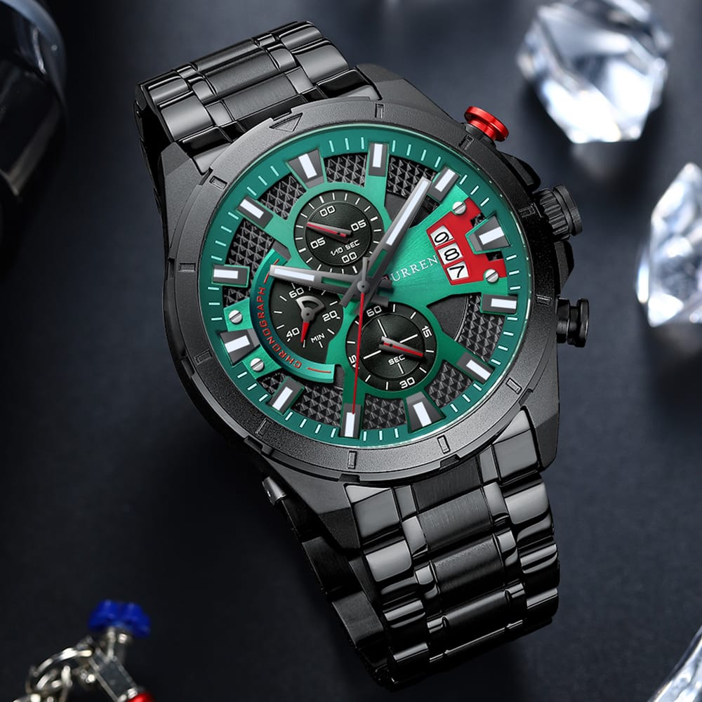 Curren 8401 est une montre robuste, avec un look sportif et moderne, et offrant la praticité d'un chronographe et d'un affichage de la date.